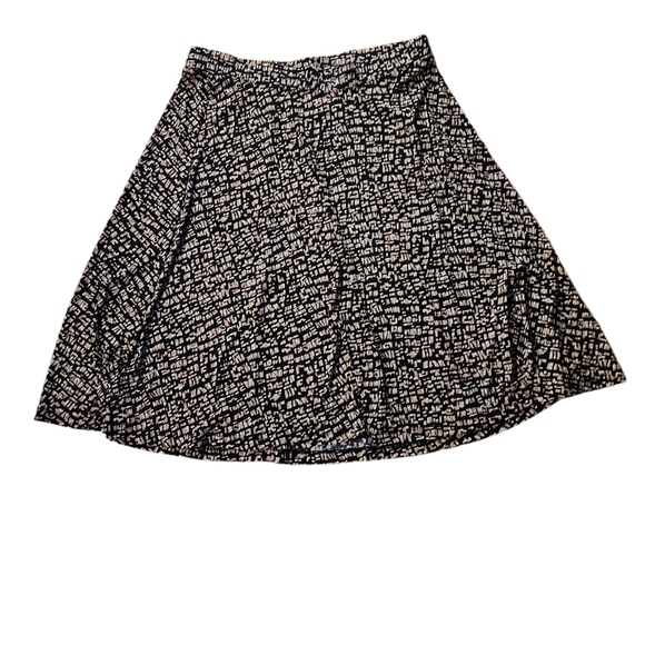 Laura Ashley Dresses & Skirts - Nwot Ladies Ashley 1X plus size, Women's, flirty, soft, skirt.